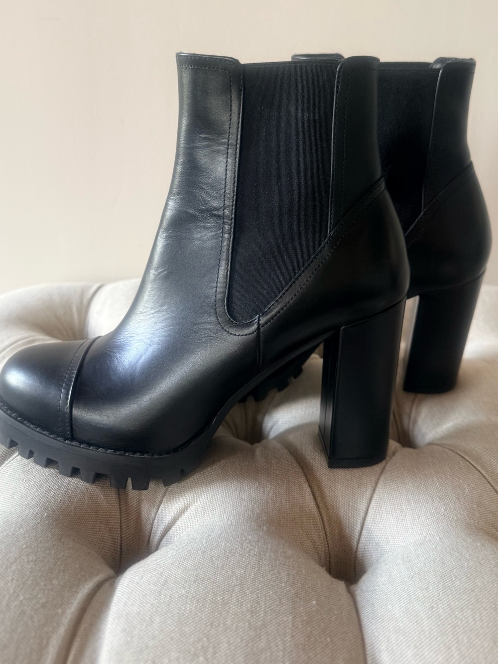 Stuart Weitzman Wenda Leather Heeled Lug Chelsea Boots NWOB 6.5